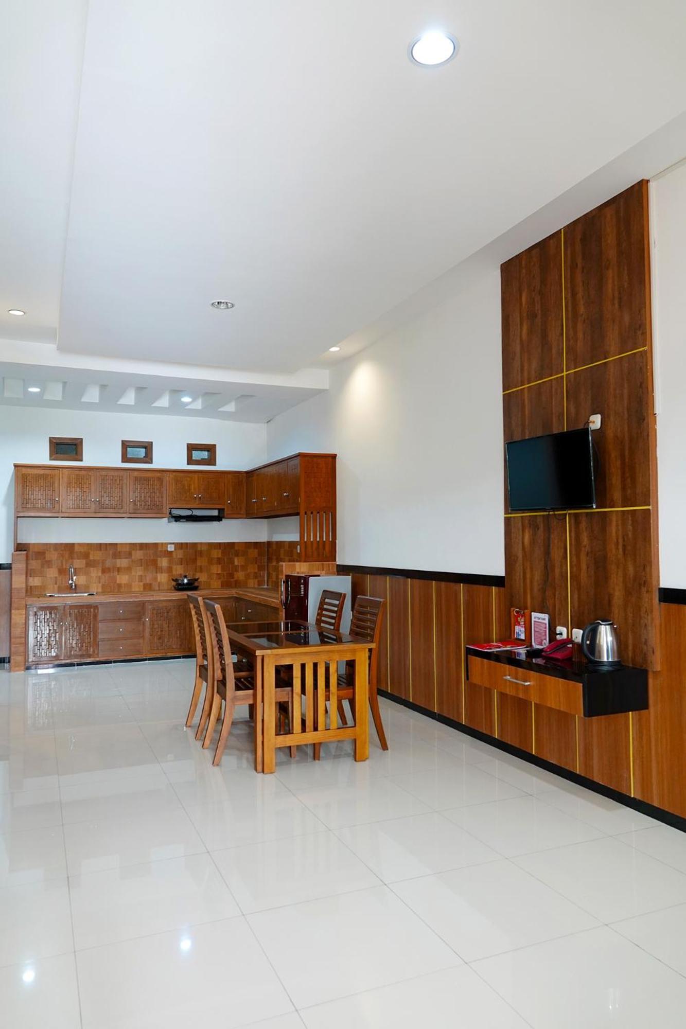 Baratha Hotel & Resto Bondowoso Exterior foto